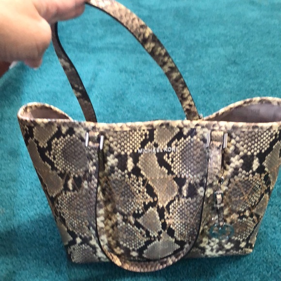 Michael Kors python print. SOLD ON ANOTHER SITE‼️ - Picture 2 of 8